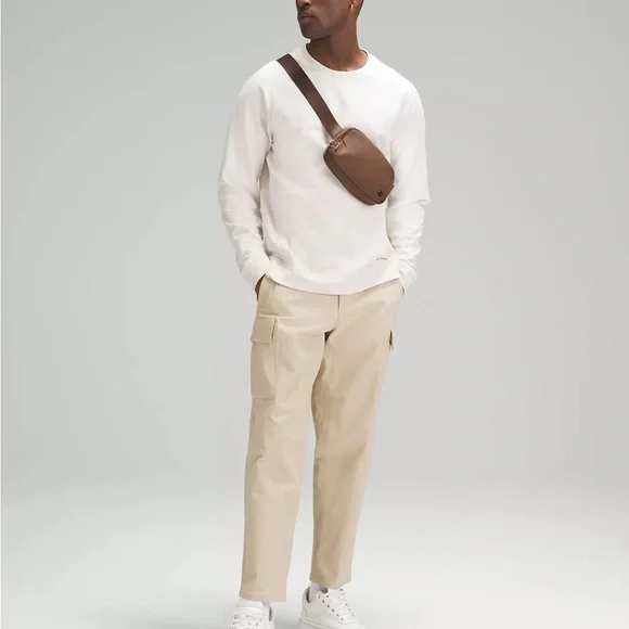 Lululemon Everywhere Belt Bag 1L in Java | Chocolate Brown - Picture 3 of 11